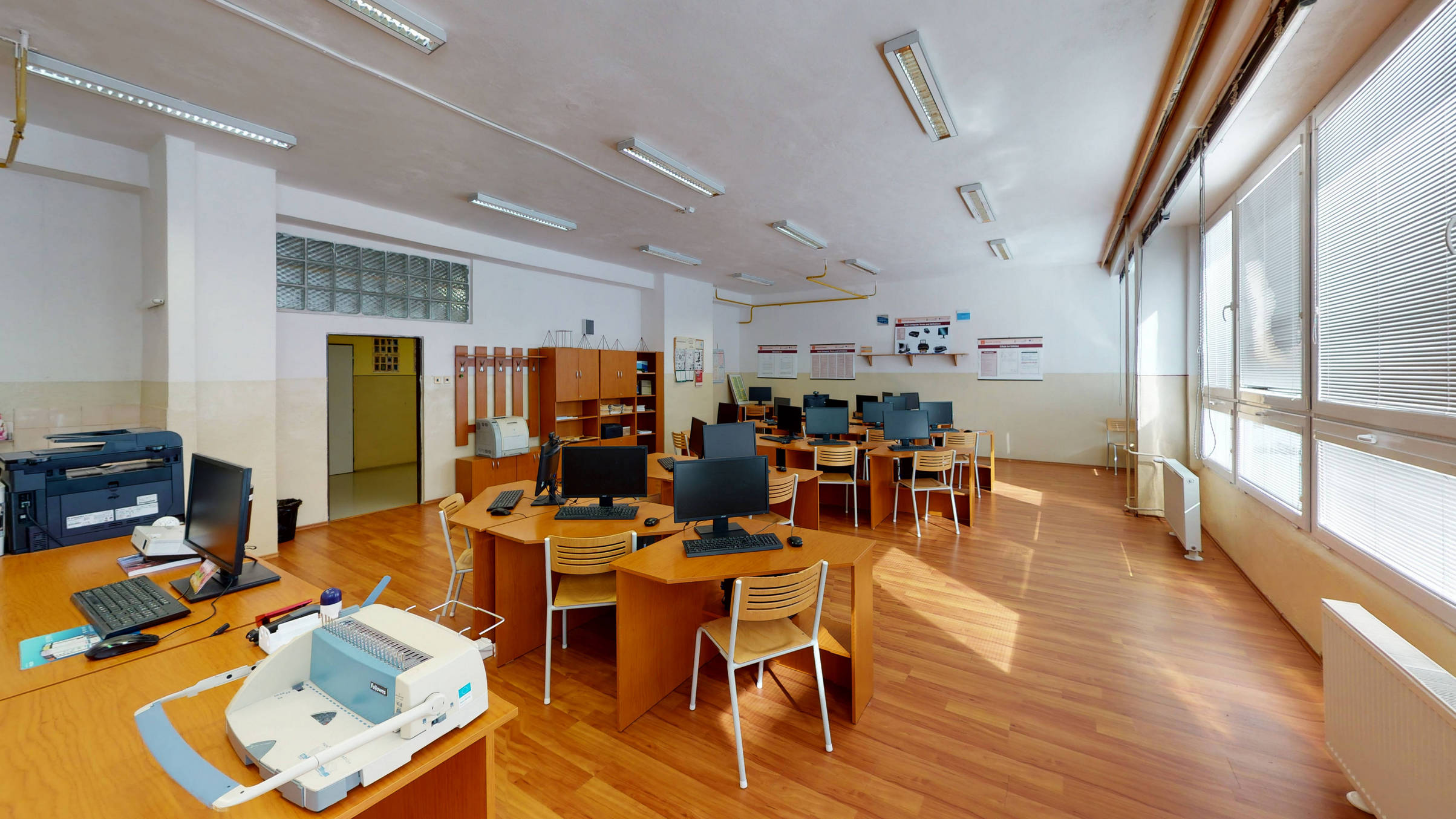 moderná škola - realizácia interiéru
